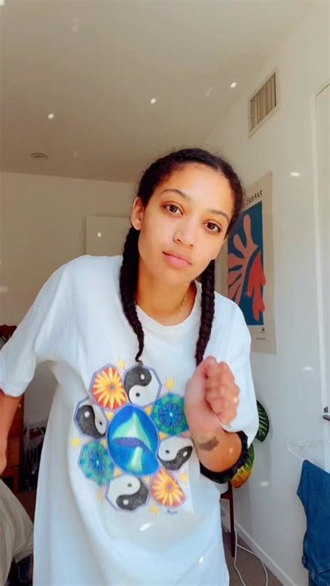 samantha logan leaks|Samantha Logan (@samanthalogan) Official